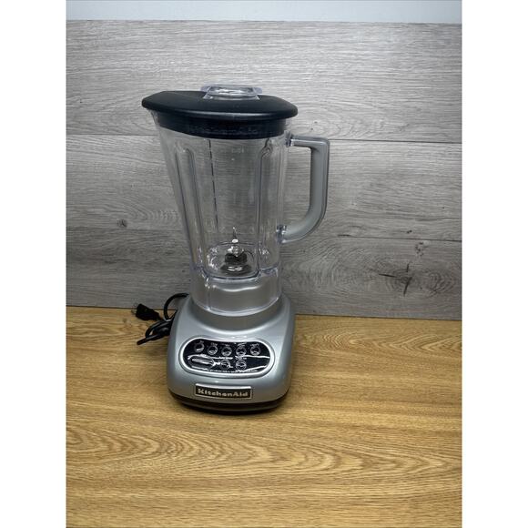 KitchenAid Blender 56oz Silver Countertop Blender KSB560MC1 ~Gently Used - Picture 1 of 8